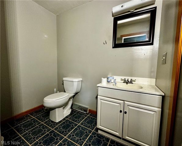 128 Shaffer Lane, New Cumberland, WV 26047