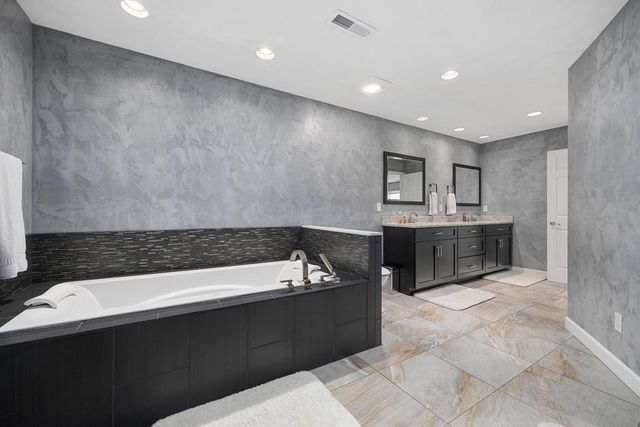 15945 Gresham Road, Mackinaw, IL 61755