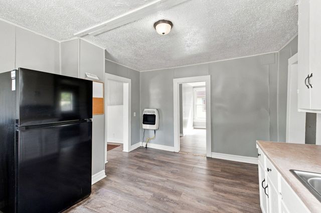 2424 W Elm Street, Springfield, MO 65806