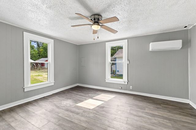 2424 W Elm Street, Springfield, MO 65806