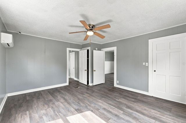 2424 W Elm Street, Springfield, MO 65806