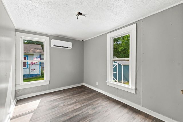 2424 W Elm Street, Springfield, MO 65806