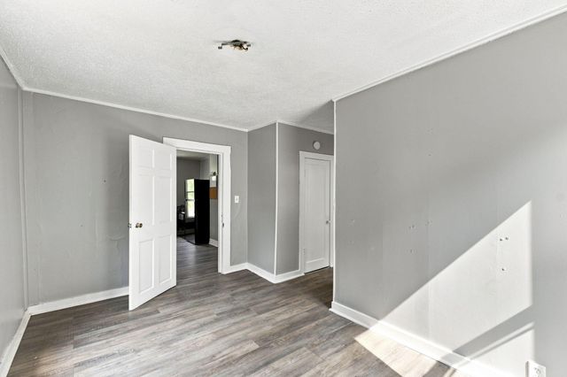 2424 W Elm Street, Springfield, MO 65806
