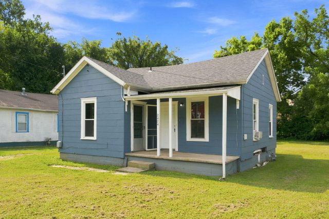 2424 W Elm Street, Springfield, MO 65806