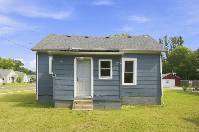 2424 W Elm Street, Springfield, MO 65806