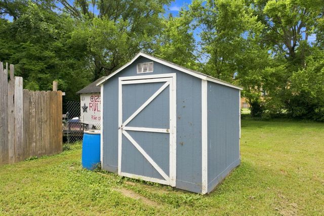 2424 W Elm Street, Springfield, MO 65806