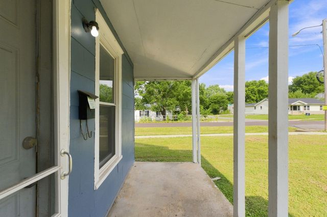 2424 W Elm Street, Springfield, MO 65806