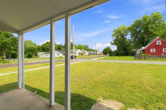 2424 W Elm Street, Springfield, MO 65806