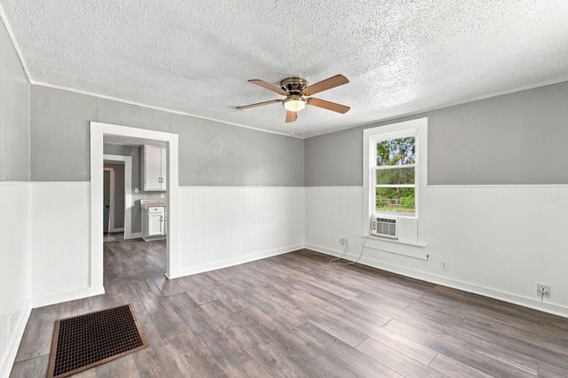 2424 W Elm Street, Springfield, MO 65806