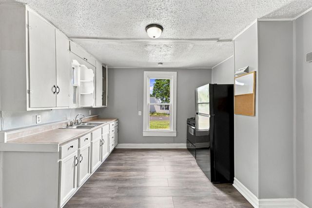 2424 W Elm Street, Springfield, MO 65806