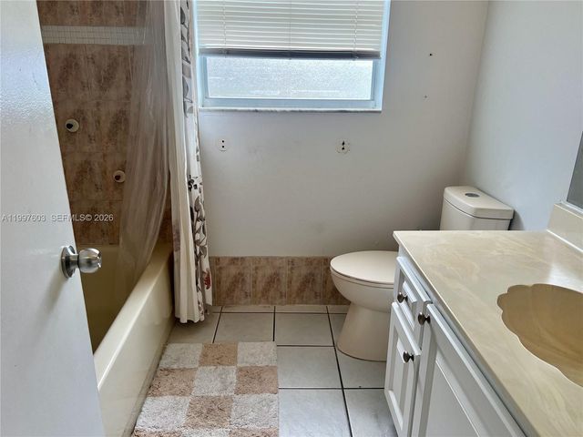 7275 Pine Manor Dr, Lake Worth, FL 33467
