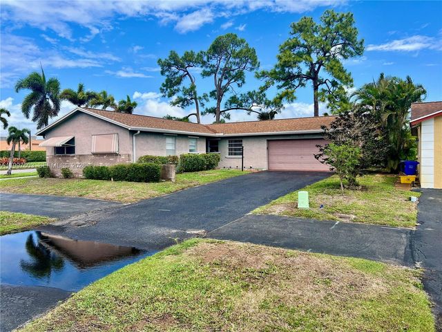 7275 Pine Manor Dr, Lake Worth, FL 33467