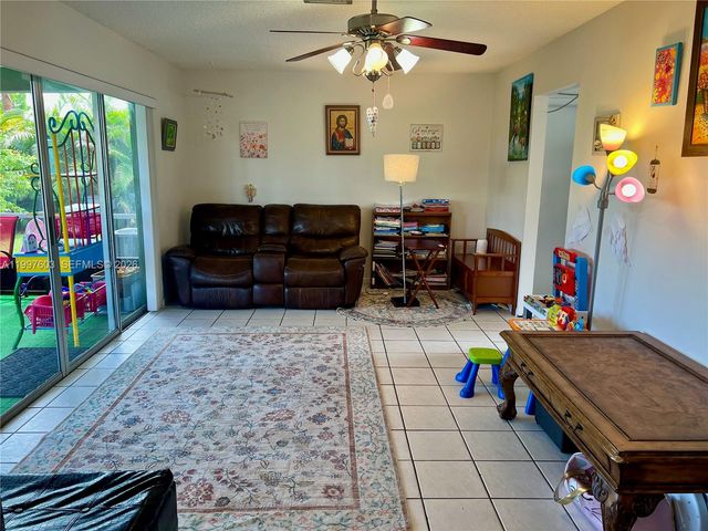7275 Pine Manor Dr, Lake Worth, FL 33467
