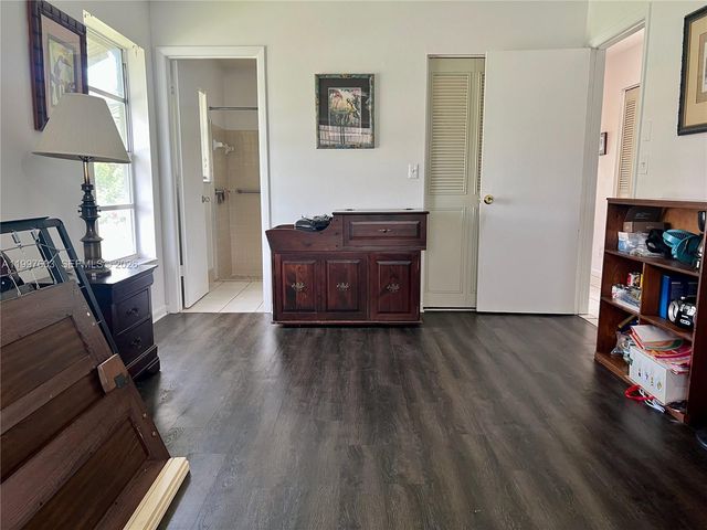 7275 Pine Manor Dr, Lake Worth, FL 33467