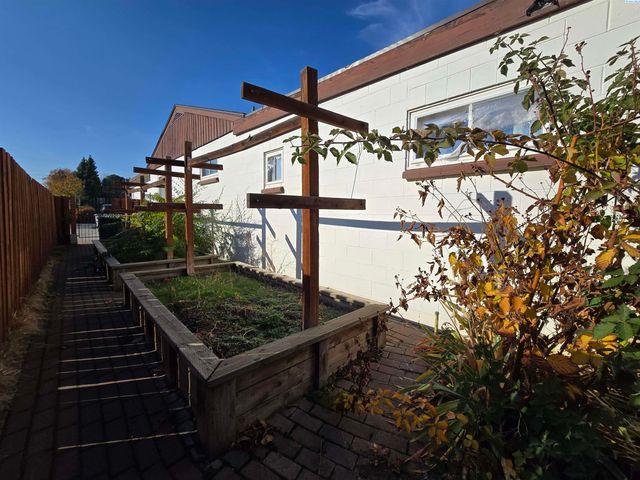 1604 Johnston Ave, Richland, WA 99354