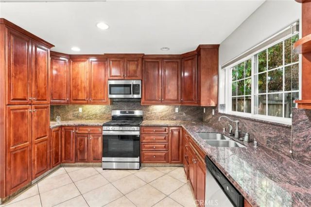 10235 Oklahoma 2, Chatsworth, CA 91311