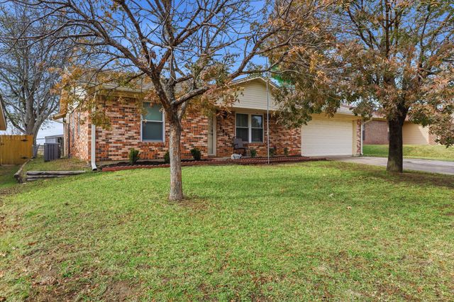 1813 Arkansas Street, Gainesville, TX 76240
