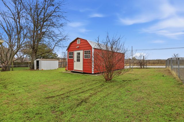 1813 Arkansas Street, Gainesville, TX 76240