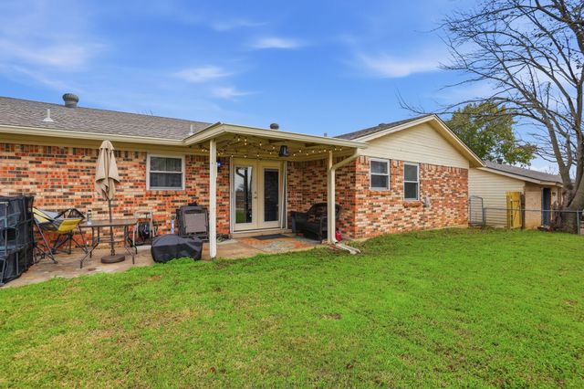 1813 Arkansas Street, Gainesville, TX 76240