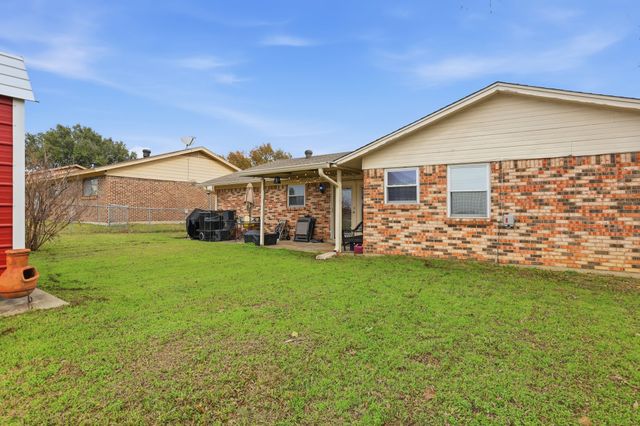 1813 Arkansas Street, Gainesville, TX 76240