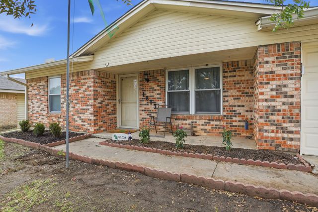 1813 Arkansas Street, Gainesville, TX 76240