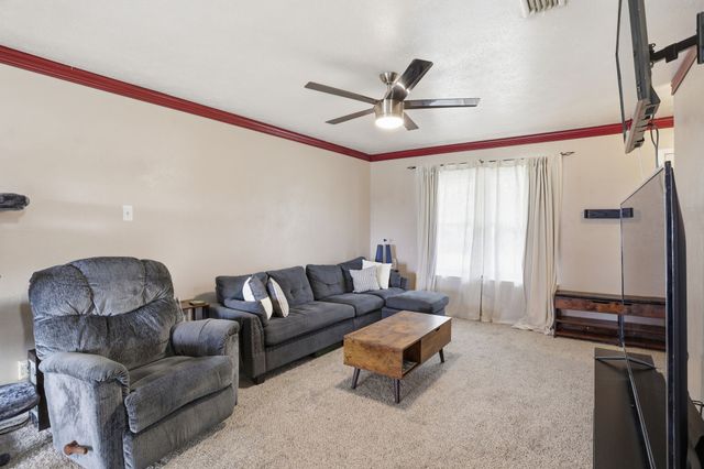 1813 Arkansas Street, Gainesville, TX 76240