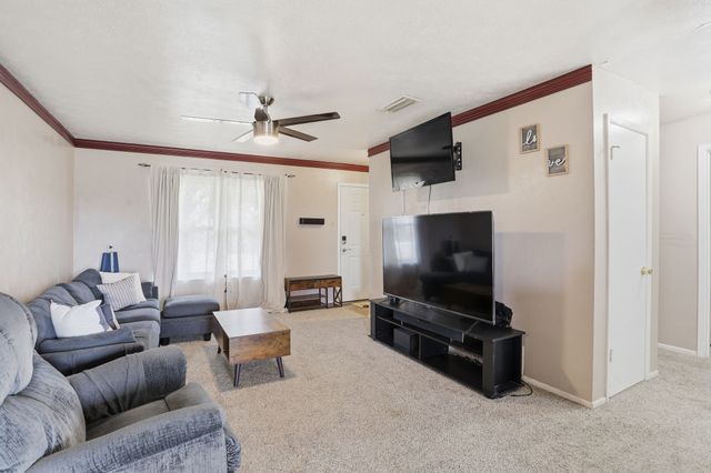 1813 Arkansas Street, Gainesville, TX 76240