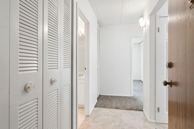 9701 N Dee Road 6N, Niles, IL 60714