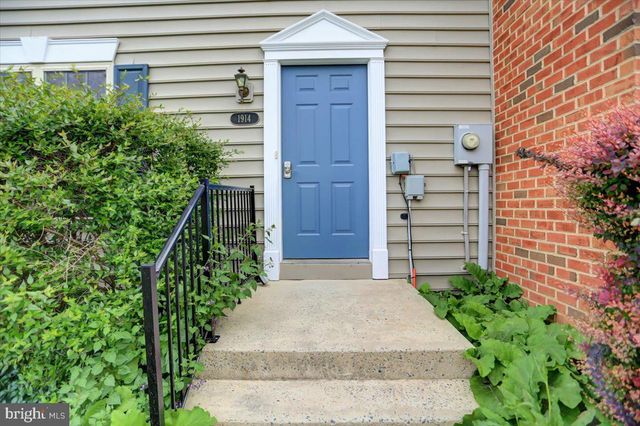 1914 ASHLEY DR, Chambersburg, PA 17201