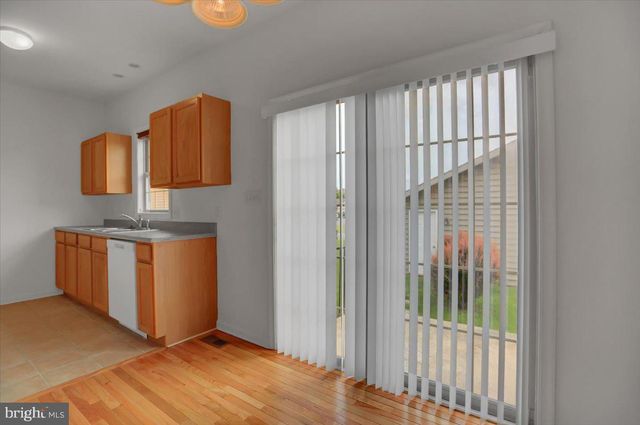 1914 ASHLEY DR, Chambersburg, PA 17201