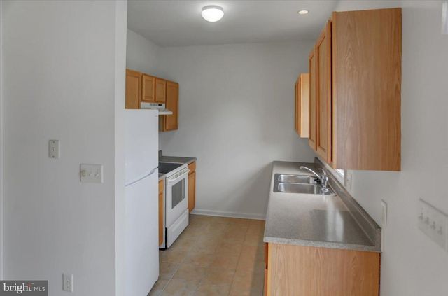 1914 ASHLEY DR, Chambersburg, PA 17201