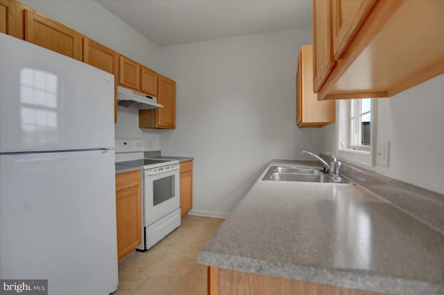 1914 ASHLEY DR, Chambersburg, PA 17201