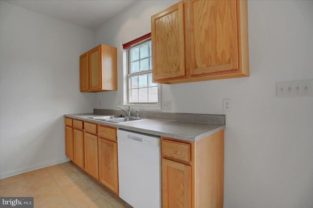 1914 ASHLEY DR, Chambersburg, PA 17201