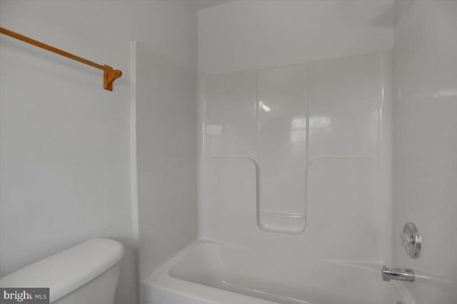 1914 ASHLEY DR, Chambersburg, PA 17201