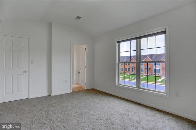 1914 ASHLEY DR, Chambersburg, PA 17201