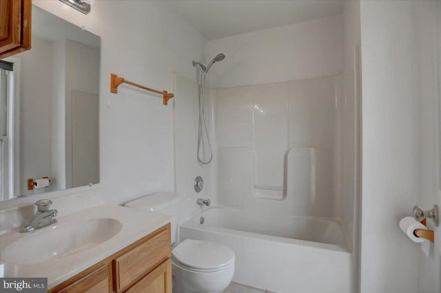 1914 ASHLEY DR, Chambersburg, PA 17201