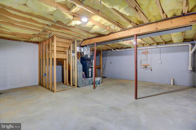 1914 ASHLEY DR, Chambersburg, PA 17201