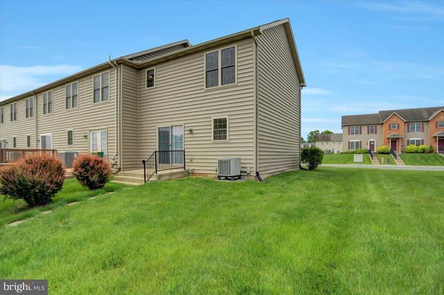 1914 ASHLEY DR, Chambersburg, PA 17201