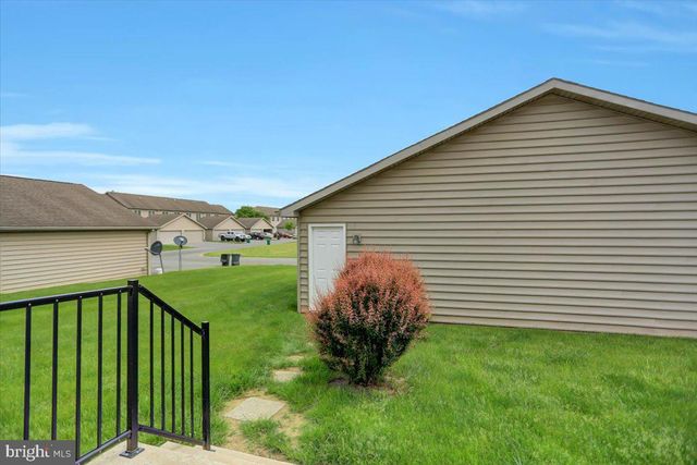 1914 ASHLEY DR, Chambersburg, PA 17201