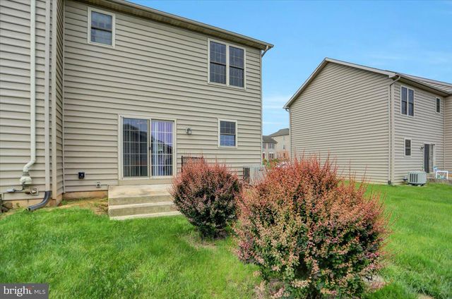 1914 ASHLEY DR, Chambersburg, PA 17201