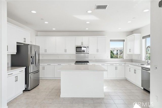 201 Mountain Sage, Lake Forest (el Toro), CA 92610