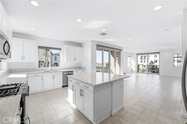 201 Mountain Sage, Lake Forest (el Toro), CA 92610