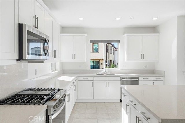 201 Mountain Sage, Lake Forest (el Toro), CA 92610