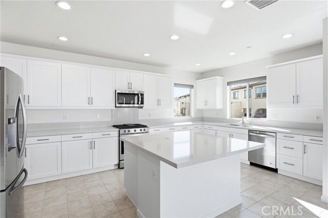 201 Mountain Sage, Lake Forest (el Toro), CA 92610