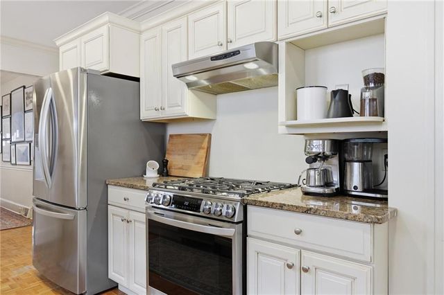 110 Peachtree Hills NE Avenue, Atlanta, GA 30305