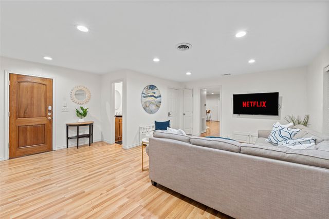 6806 ROYAL Lane, Dallas, TX 75230