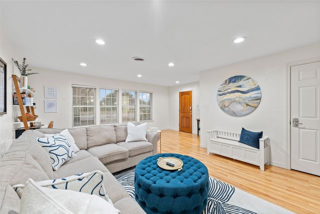 6806 ROYAL Lane, Dallas, TX 75230
