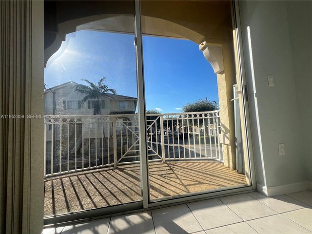 8814 W Flagler St 218, Miami, FL 33174