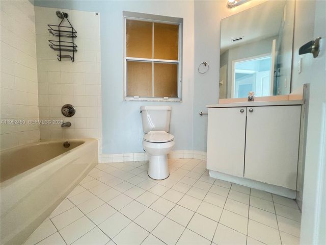 8814 W Flagler St 218, Miami, FL 33174