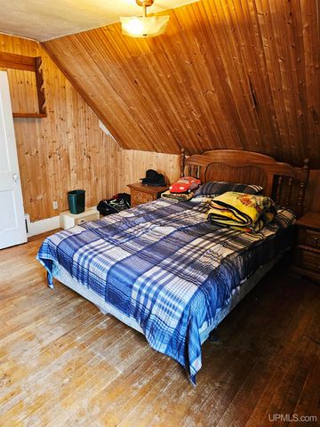 509 S 10th Street, Escanaba, MI 49829